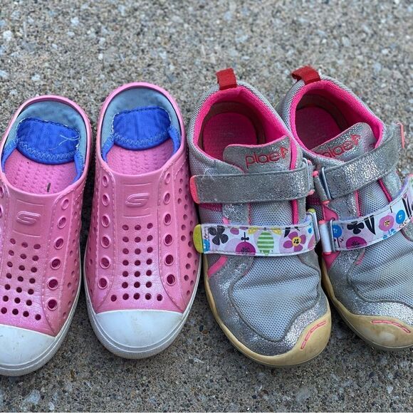Girls size 12 and 13 shoes - Picture 1 of 3